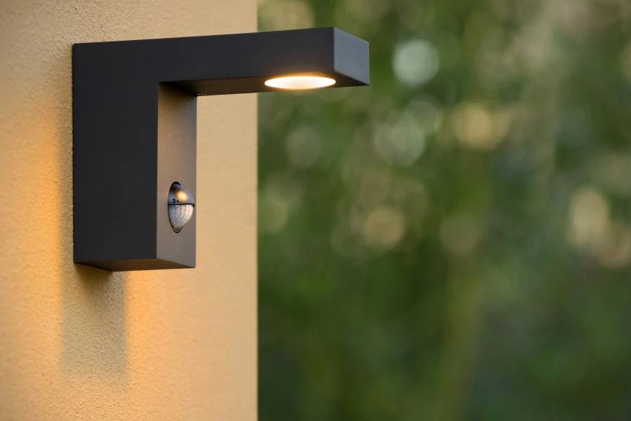 Lucide TEXAS-IR - Wall spotlight / Wall light Indoor/Outdoor - LED - 1x7W 3000K - IP54 - Motion Sensor - Anthracite - ambiance 2